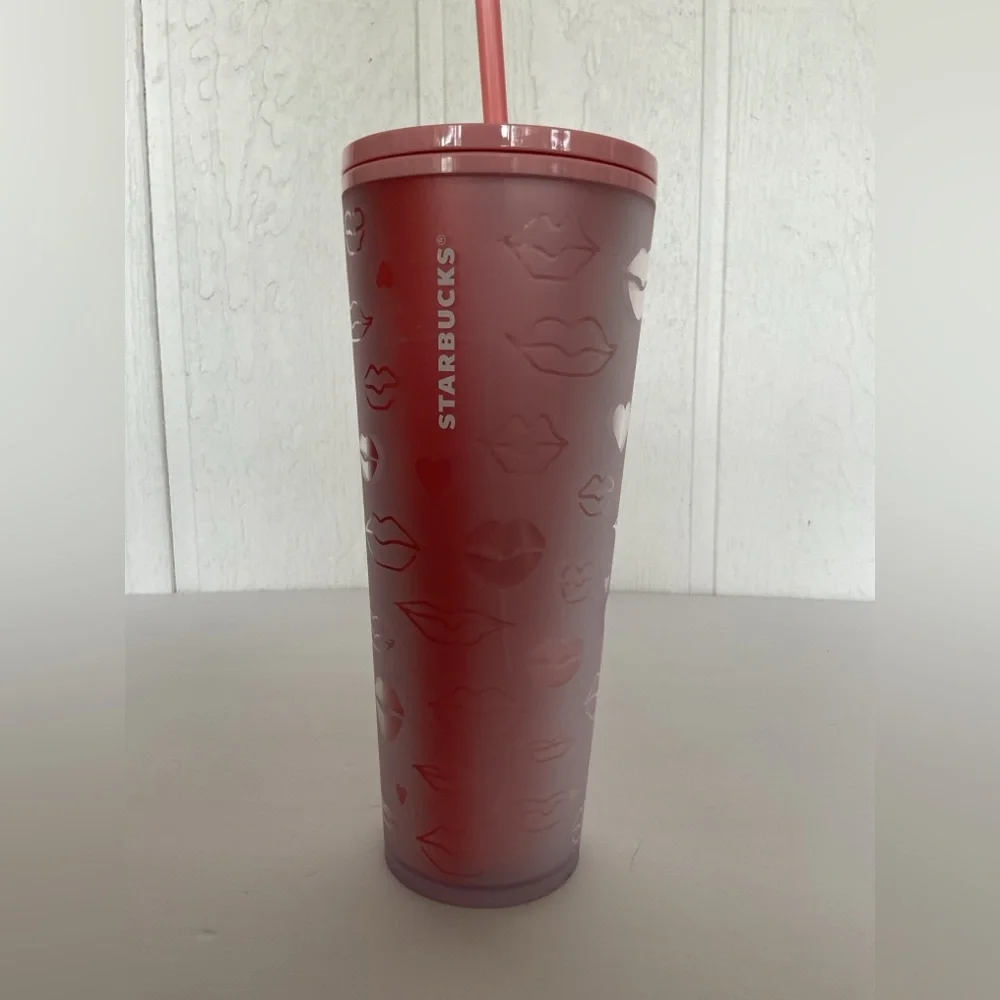 NWT Starbucks Hearts And Lips 2021 Valentines Day Cold Cup Tumbler.
